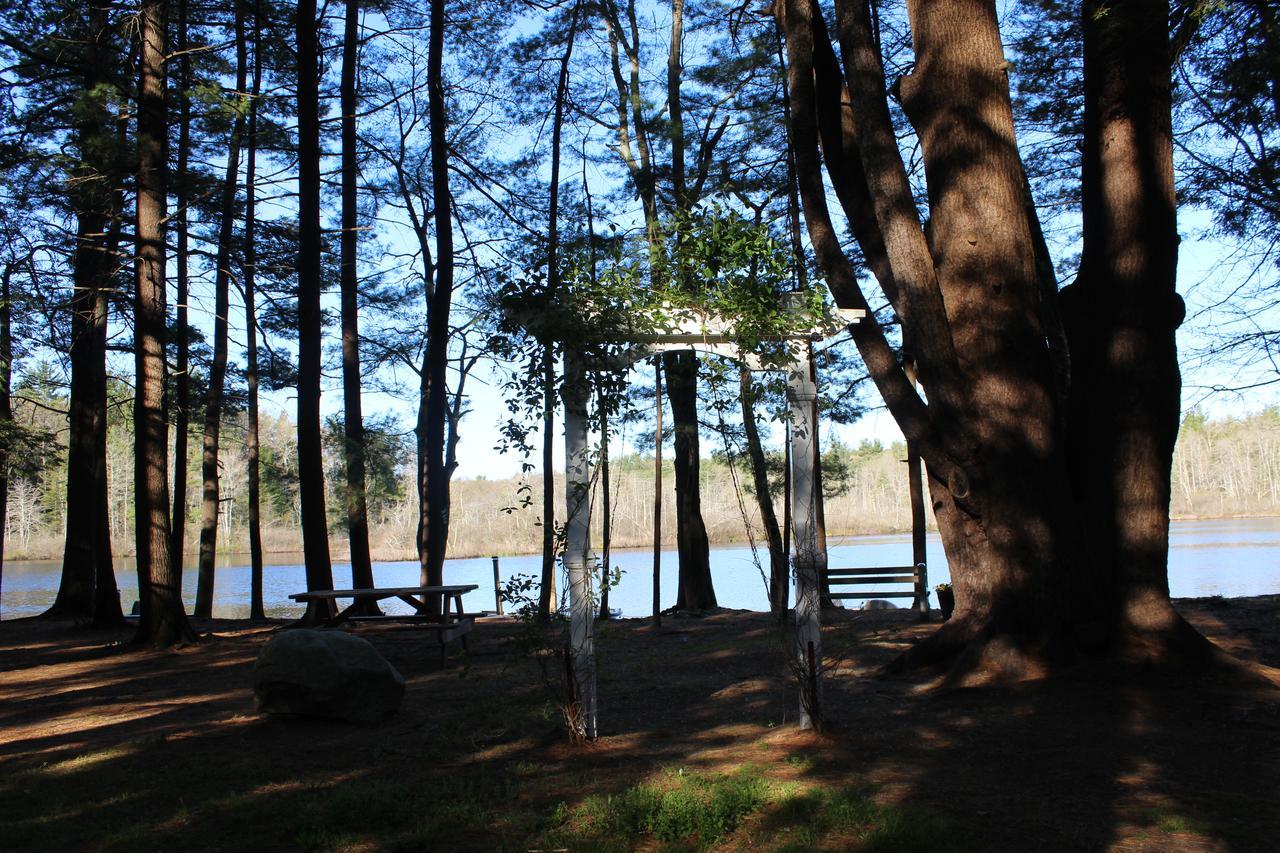 Tuxbury Pond Camping Resort Tiny House Murphy South Hampton Exterior foto